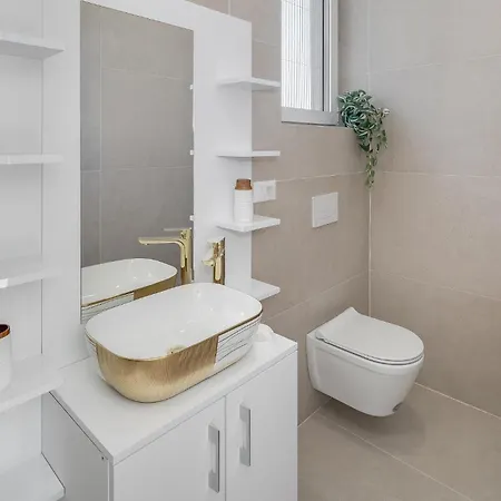 Holiday home In Vrvari With Wifi