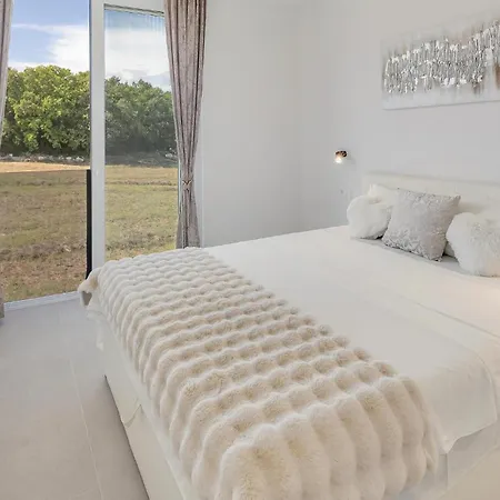 Holiday home In Vrvari With Wifi Porec