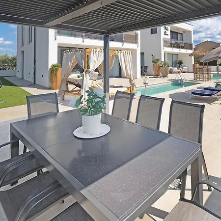 In Vrvari With Wifi Holiday home