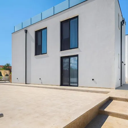 Holiday home In Vrvari With Wifi *